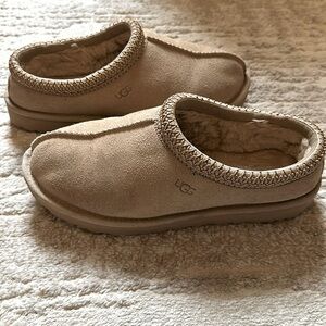 Ugh Tasman slippers women’s size 8